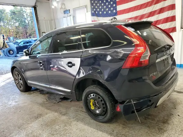 YV440MRR8H2122225 2017 VOLVO XC60 - Image 2