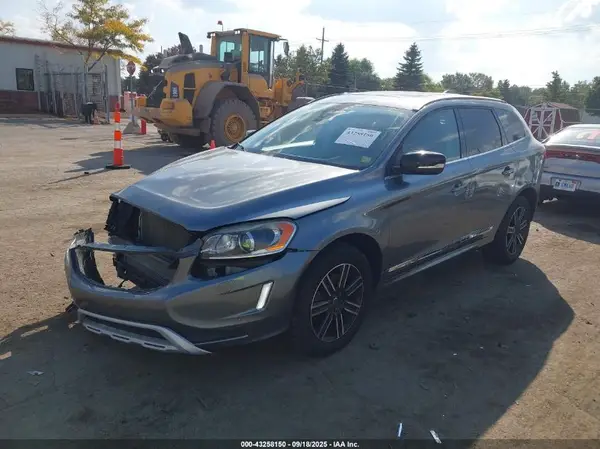 YV440MRR9H2060432 2017 VOLVO XC60 - Image 2