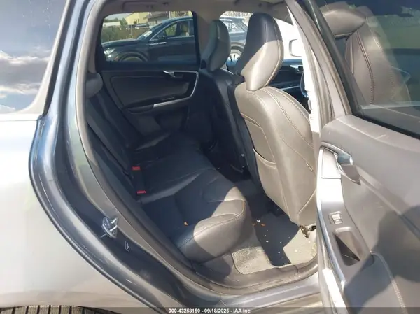 YV440MRR9H2060432 2017 VOLVO XC60 - Image 8