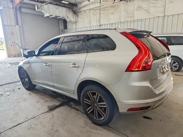 YV440MRR9H2107992 2017 VOLVO XC60 - Image 2