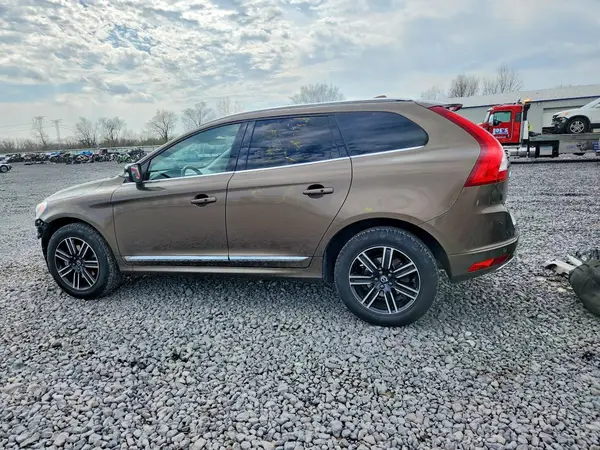YV440MRRXH2140337 2017 VOLVO XC60 - Image 2