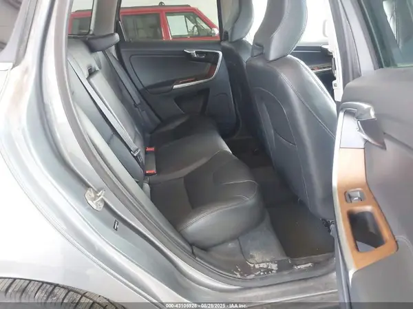 YV440MRU0H2217205 2017 VOLVO XC60 - Image 8