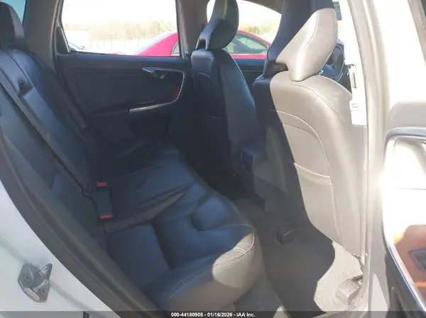 YV440MRU1H2154678 2017 VOLVO XC60 - Image 8
