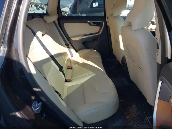 YV440MRU1H2174252 2017 VOLVO XC60 - Image 8