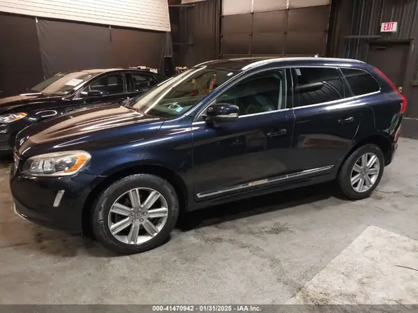 YV440MRU1H2181122 2017 VOLVO XC60 - Image 2