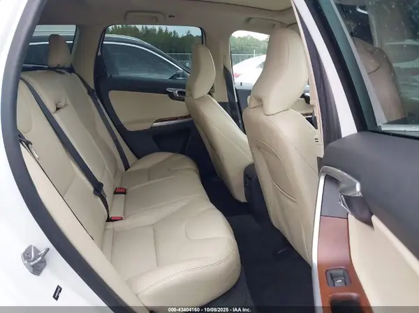 YV440MRU2H2011867 2017 VOLVO XC60 - Image 8