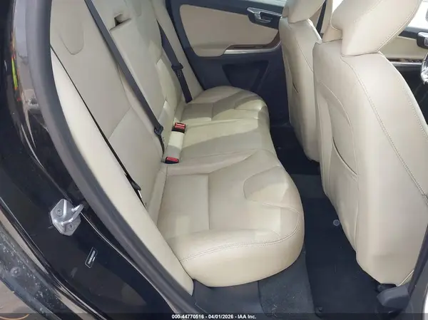 YV440MRU2H2025591 2017 VOLVO XC60 - Image 8