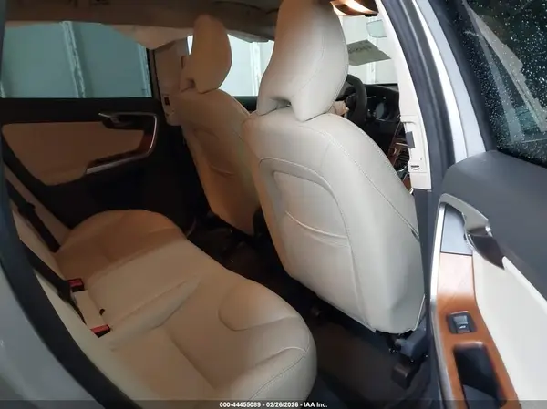 YV440MRU2H2122564 2017 VOLVO XC60 - Image 8