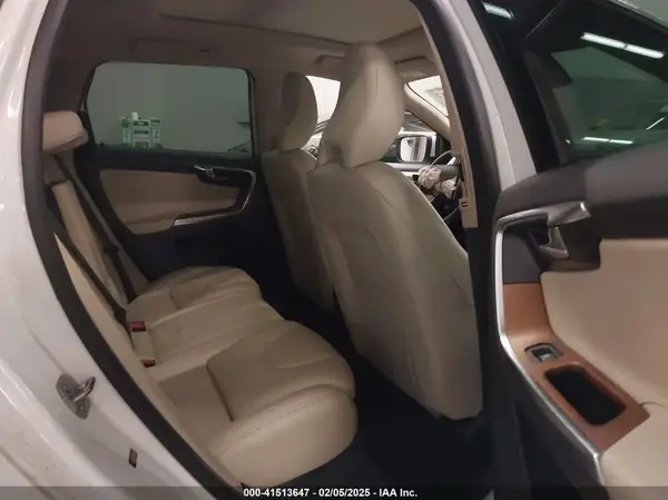 YV440MRU2H2173594 2017 VOLVO XC60 - Image 8