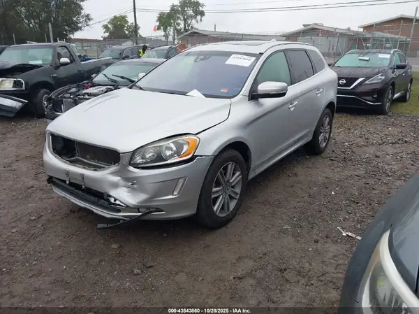 YV440MRU3H2001445 2017 VOLVO XC60 - Image 2