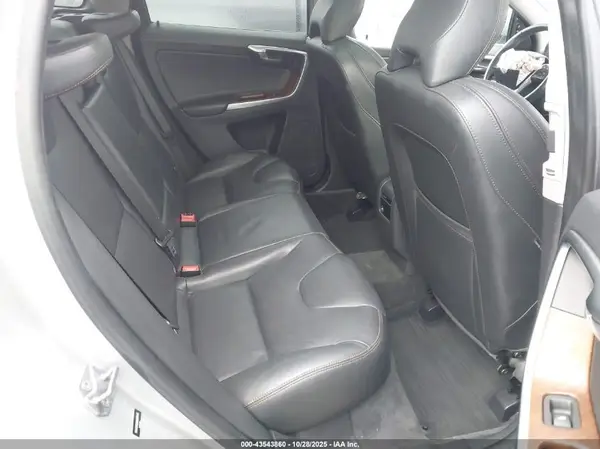 YV440MRU3H2001445 2017 VOLVO XC60 - Image 8