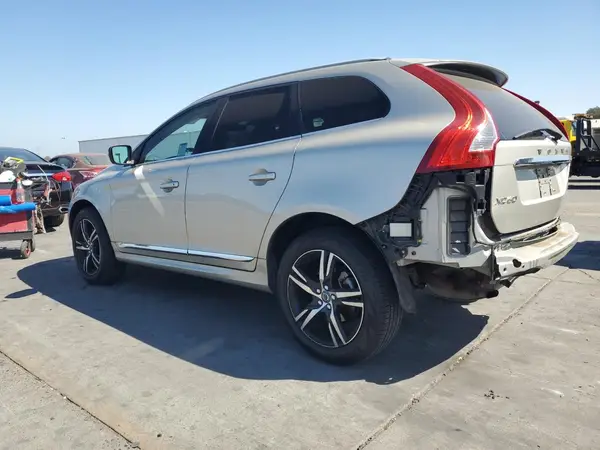 YV440MRU3H2001915 2017 VOLVO XC60 - Image 2