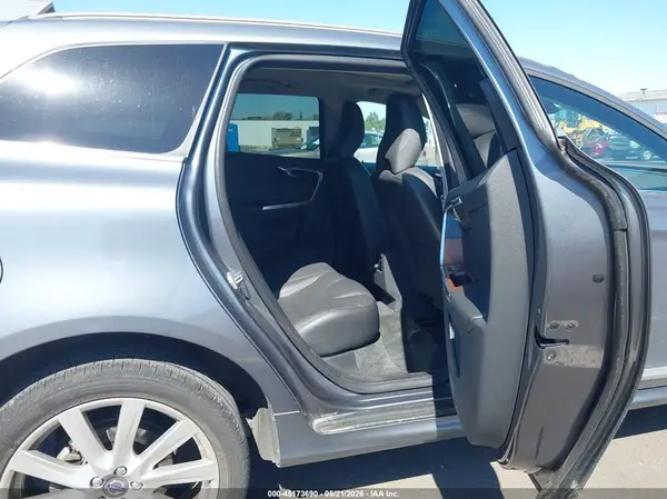 YV440MRU3H2018665 2017 VOLVO XC60 - Image 8