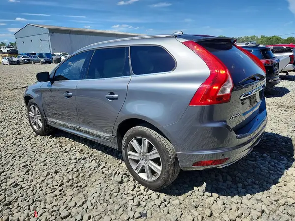 YV440MRU3H2028760 2017 VOLVO XC60 - Image 2
