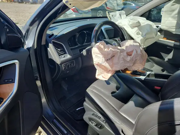 YV440MRU3H2028760 2017 VOLVO XC60 - Image 8