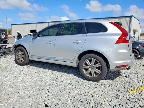 YV440MRU3H2085251 2017 VOLVO XC60 - Image 2
