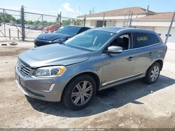 YV440MRU3H2114506 2017 VOLVO XC60 - Image 2