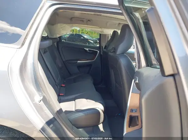 YV440MRU3H2114506 2017 VOLVO XC60 - Image 8