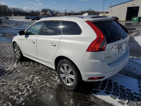 YV440MRU3H2138465 2017 VOLVO XC60 - Image 2