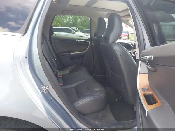 YV440MRU3H2157744 2017 VOLVO XC60 - Image 8