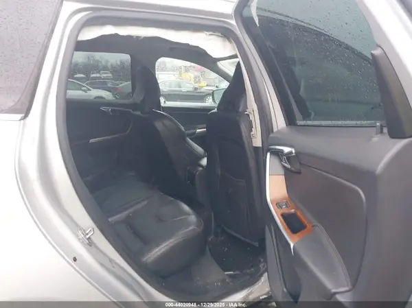 YV440MRU4H2001406 2017 VOLVO XC60 - Image 8