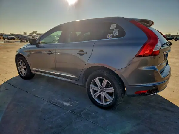 YV440MRU4H2002104 2017 VOLVO XC60 - Image 2