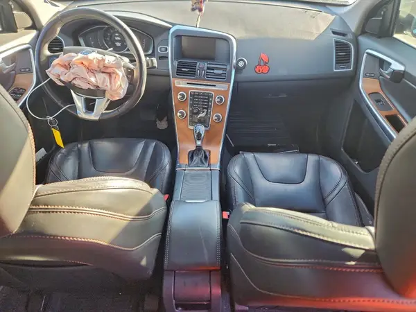 YV440MRU4H2002104 2017 VOLVO XC60 - Image 8