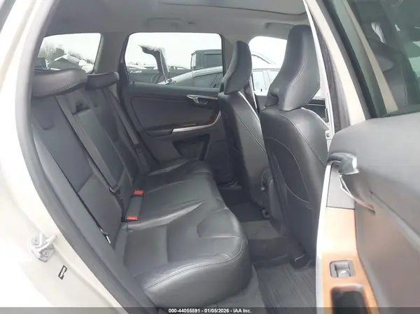 YV440MRU4H2037970 2017 VOLVO XC60 - Image 8
