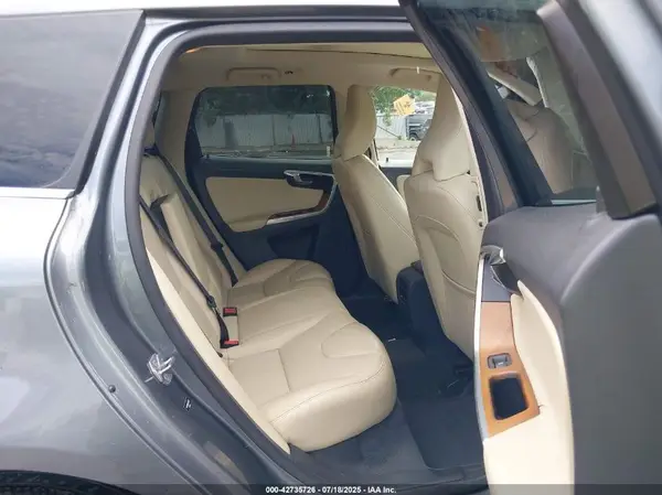 YV440MRU4H2098123 2017 VOLVO XC60 - Image 8