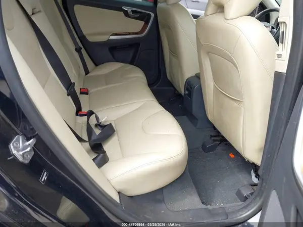 YV440MRU4H2099708 2017 VOLVO XC60 - Image 8