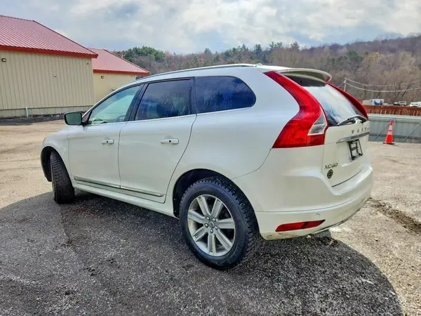 YV440MRU4H2111159 2017 VOLVO XC60 - Image 2