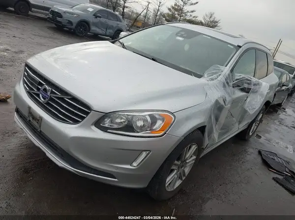 YV440MRU4H2142962 2017 VOLVO XC60 - Image 2