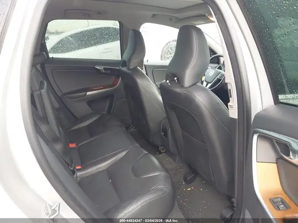 YV440MRU4H2142962 2017 VOLVO XC60 - Image 8