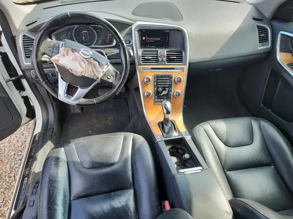YV440MRU4H2143013 2017 VOLVO XC60 - Image 8