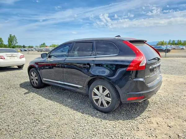 YV440MRU4H2185052 2017 VOLVO XC60 - Image 2