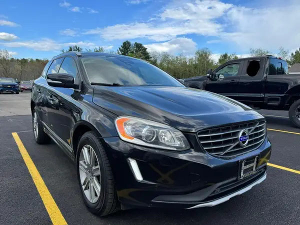 YV440MRU5H2028551 2017 VOLVO XC60 - Image 1