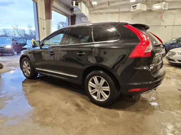 YV440MRU5H2079659 2017 VOLVO XC60 - Image 2