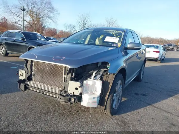 YV440MRU5H2133168 2017 VOLVO XC60 - Image 2