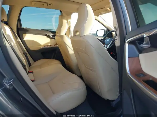 YV440MRU5H2133168 2017 VOLVO XC60 - Image 8