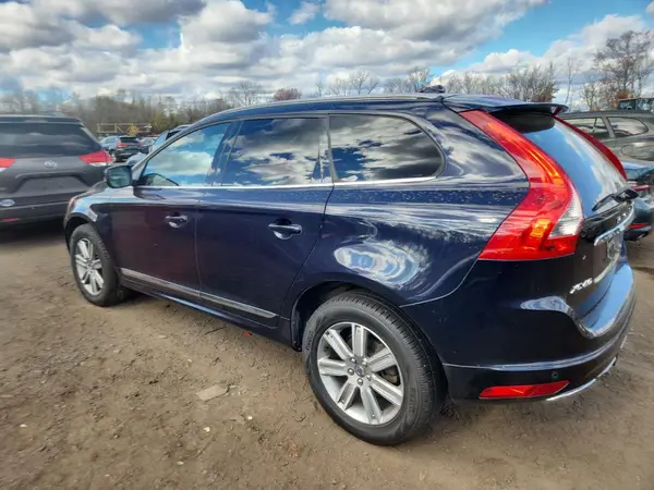 YV440MRU5H2168065 2017 VOLVO XC60 - Image 2
