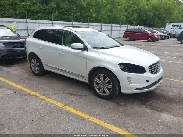 YV440MRU6H2021561 2017 VOLVO XC60 - Image 1