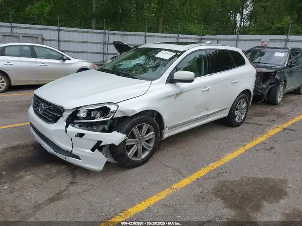 YV440MRU6H2021561 2017 VOLVO XC60 - Image 2