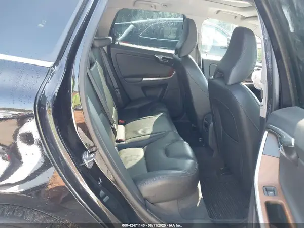YV440MRU6H2132241 2017 VOLVO XC60 - Image 8