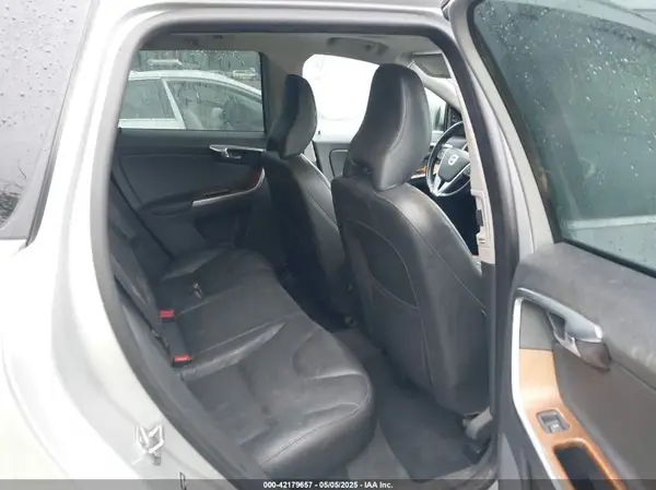 YV440MRU6H2177633 2017 VOLVO XC60 - Image 8