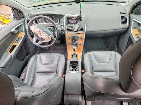 YV440MRU6H2217015 2017 VOLVO XC60 - Image 8