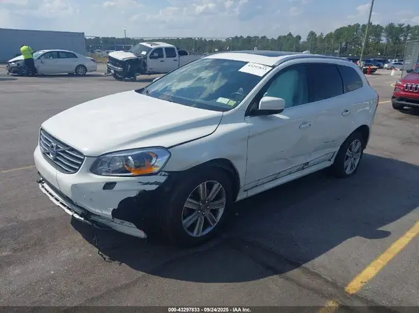 YV440MRU6H2217046 2017 VOLVO XC60 - Image 2