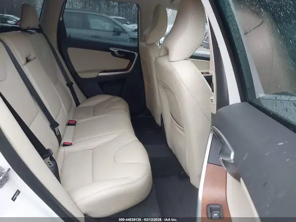 YV440MRU7H2024372 2017 VOLVO XC60 - Image 8