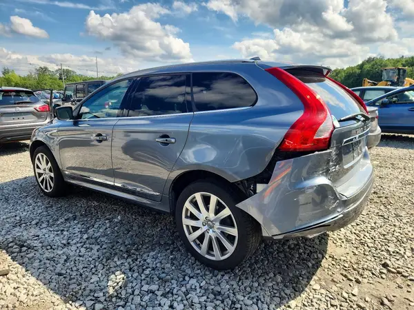 YV440MRU7H2109809 2017 VOLVO XC60 - Image 2
