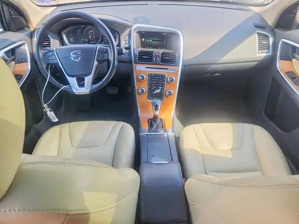 YV440MRU7H2109809 2017 VOLVO XC60 - Image 8