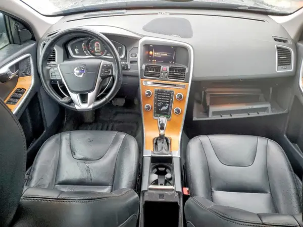 YV440MRU7H2153843 2017 VOLVO XC60 - Image 8